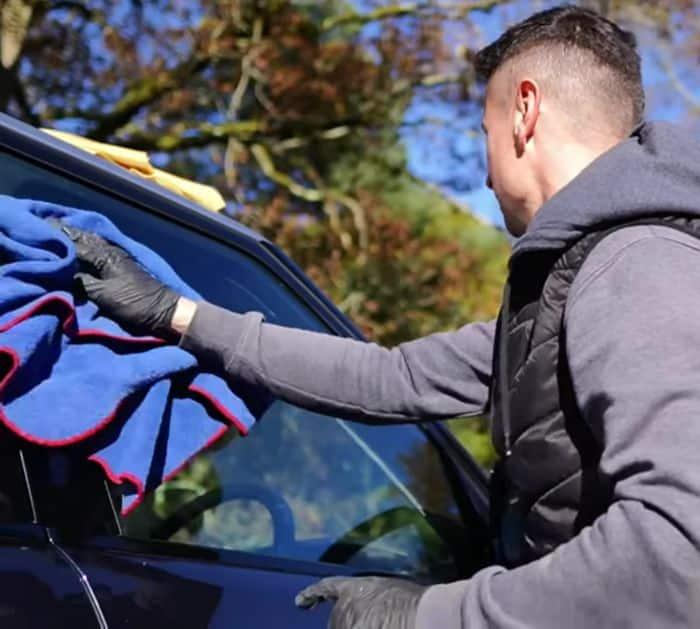 How to Clean Car Windows Without Streaks Tutorial