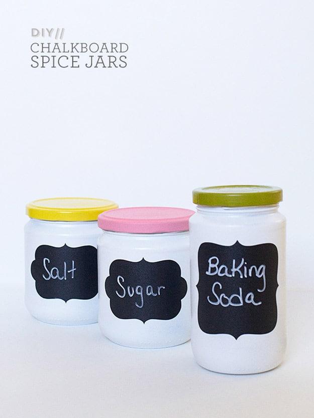 DIY Anthropologie Chalkboard Spice Jars, an affordable way to try something new and perfect for the season