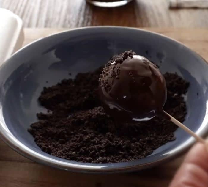 4-Ingredient No-Bake Oreo Chocolate Cheese Balls Dessert