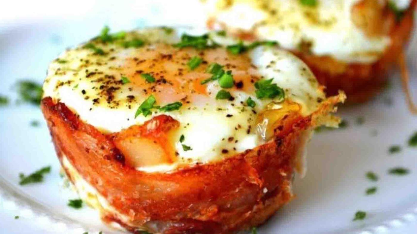 Mini Bacon Egg Toast Breakfast Cups