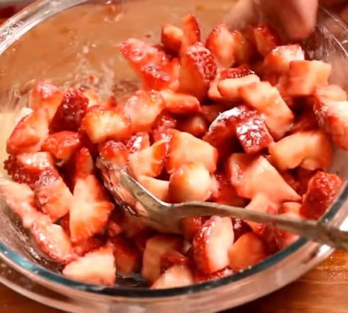Quick and Easy Strawberry Crumb Bars Recipe Ingredients