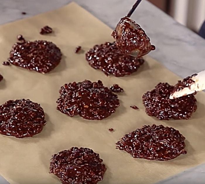 Make no bake peanut butter chocolate chip cookies