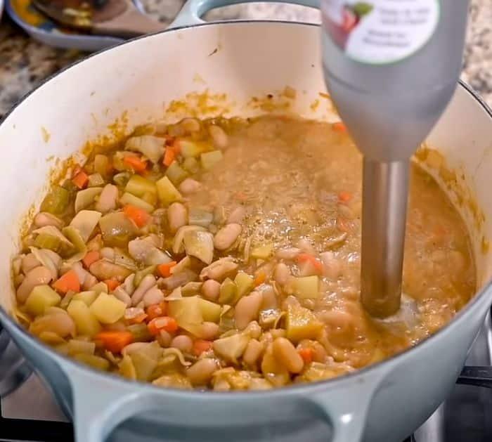 One-Pot Creamy White Bean and Kale Soup Ingredients