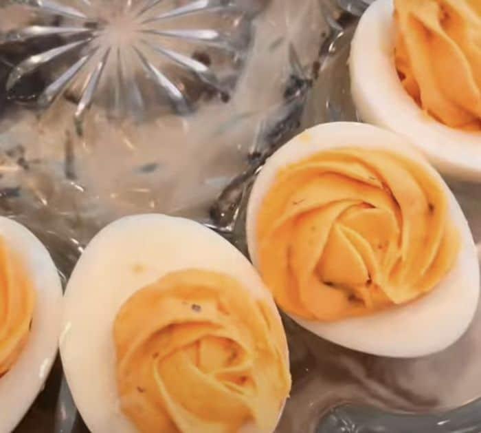 How to Make Thanksgiving Deviled Eggs