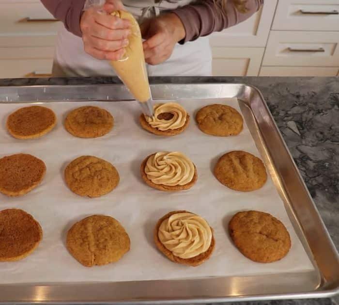 How to Make Pumpkin Spice Sandwich Cookies