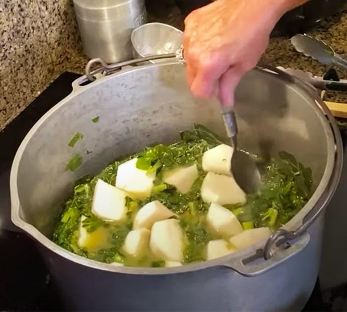 Low carb Recipes - Comfort Food Recipes - Country Cooking Recipes - Easy Turnip Greens Recipe