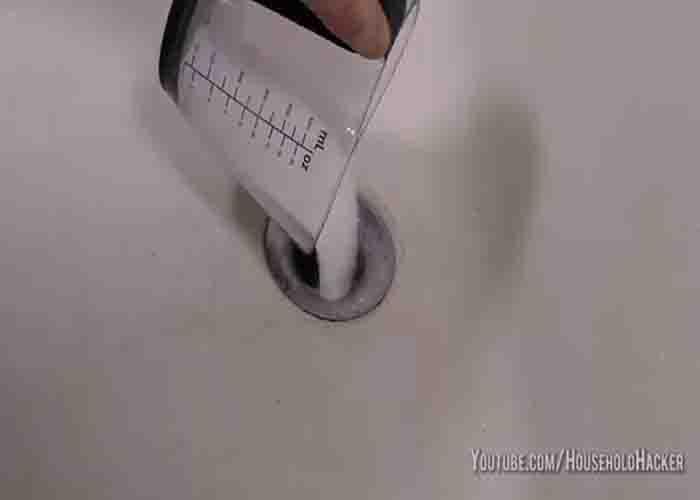 Removing hair clogs with salt