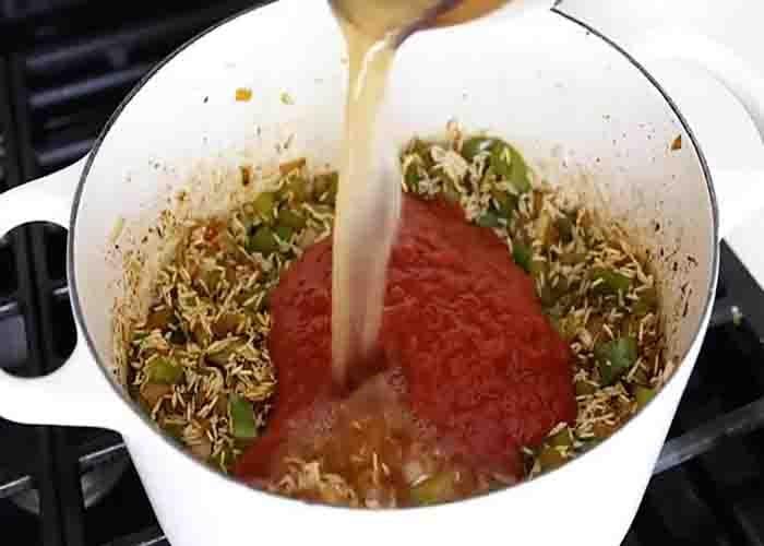 Cooking the one-pot jambalaya