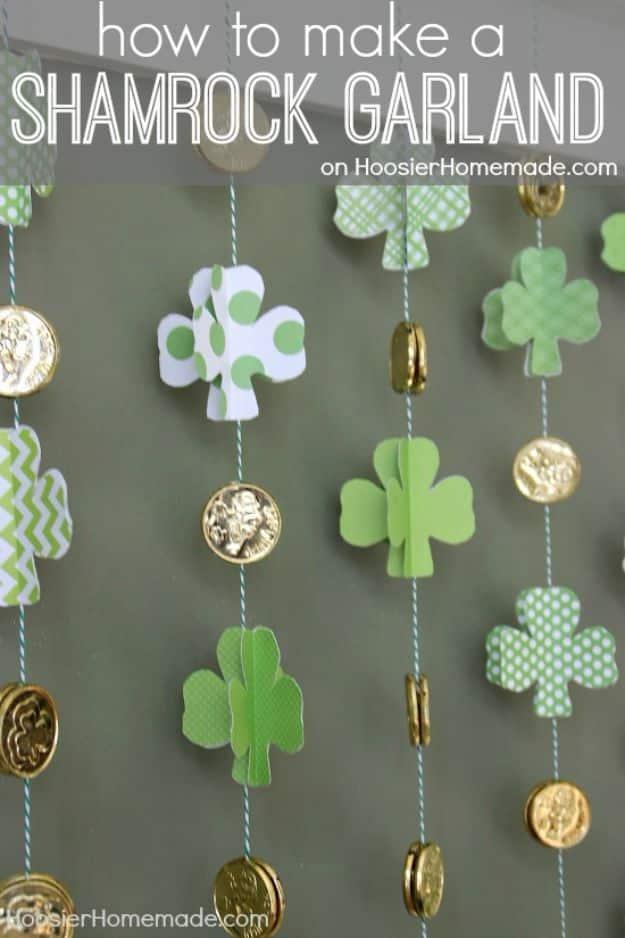 St Patricks Day Decor Ideas - Paper Shamrock And Gold Coin Garland - DIY St. Patrick's Day Party Decorations and Home Decor Crafts - Projects for Walls, Hanging Banners, Wreaths, T