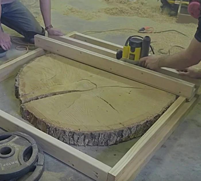 Make a table from a natural wood slice out the middle of a tree