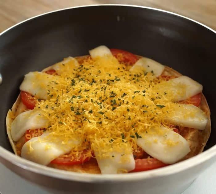 Fluffy Egg Tomato Pizza Ingredients