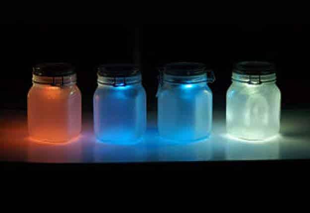 Easy DIY Projects for Kids to Make - Mason Jar Lights Craft Tutorial - DIY Projects & Crafts by Sueeye #diy #quickcrafts #crafts #easycraftss