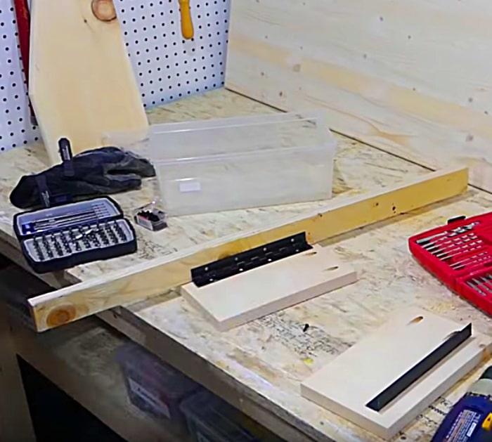 Make a quick easy DIY Wall mounted Fold Down Desk