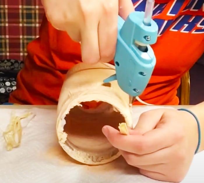 Use Modge podge To Paint Scarecrow - DIY Scarecrow Crafts