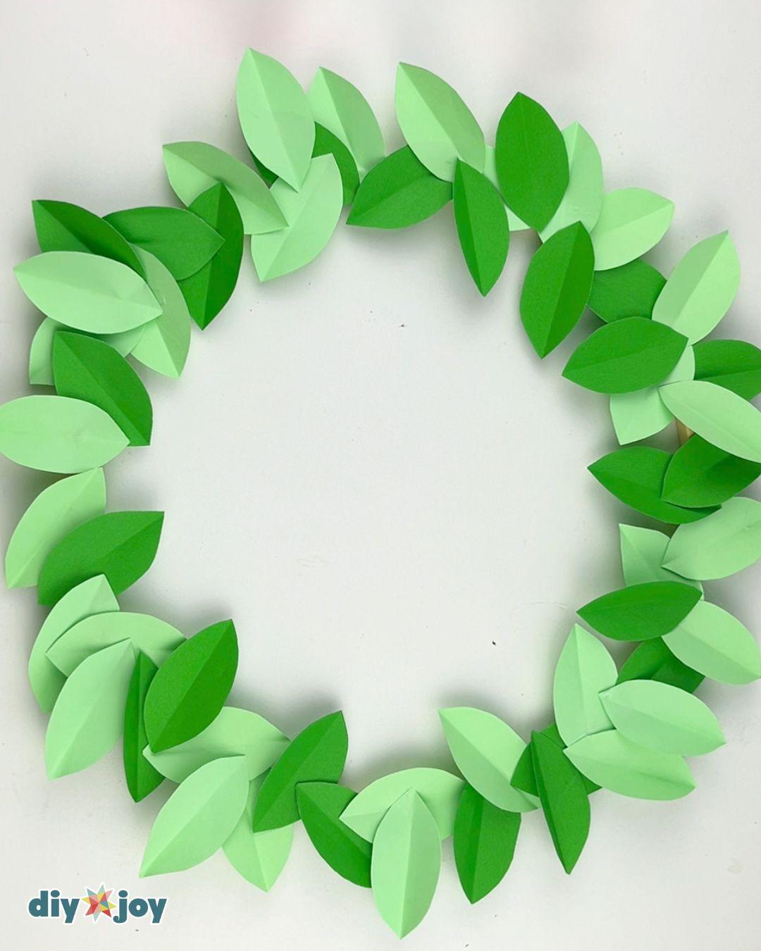 Easy Paper Heart Wreath — paper wreath tutorial