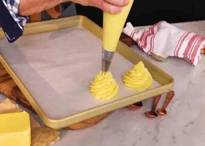 Making the duchess potatoes