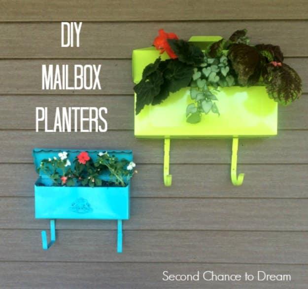 DIY Mailbox Planters, simple to scale to fit almost any space and a nice way to make a plain corner feel finished
