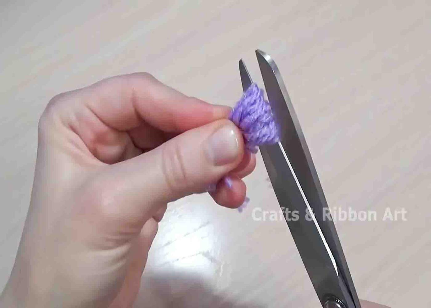 Cutting the yarn to shape it like a flower