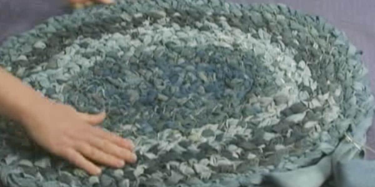 She Makes This Super Cool Braided Denim Rug Out Of Her Old Jeans!