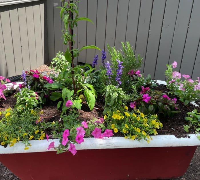 Repurposed Clawfoot Tub Project Idea