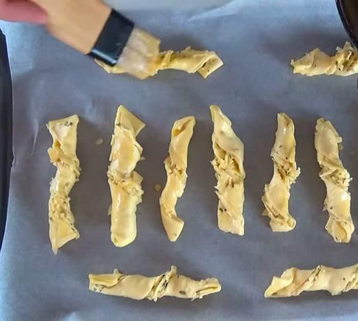 How to Make Puff Pastry Cheese Twists