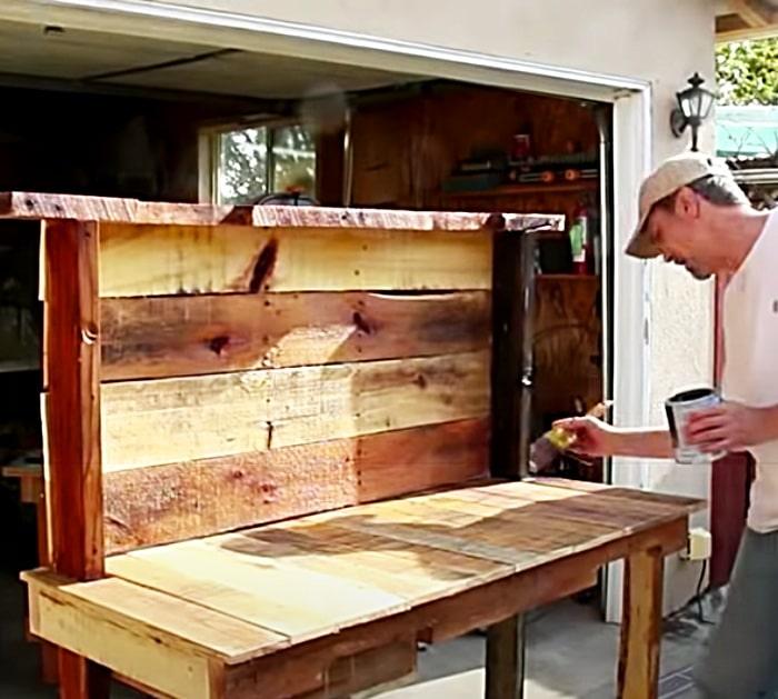 Use Old Pallet Wood To Build A Rustic Potting Bench