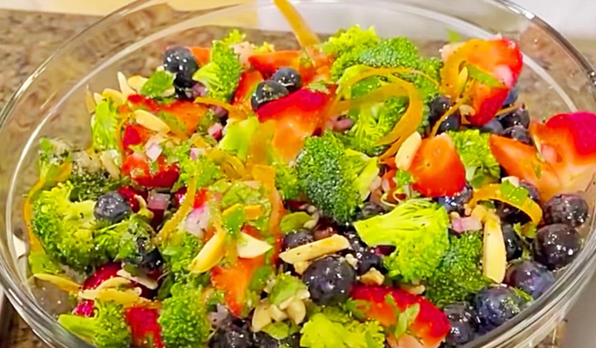 Paula Deen’s Broccoli And Berry Salad Recipe