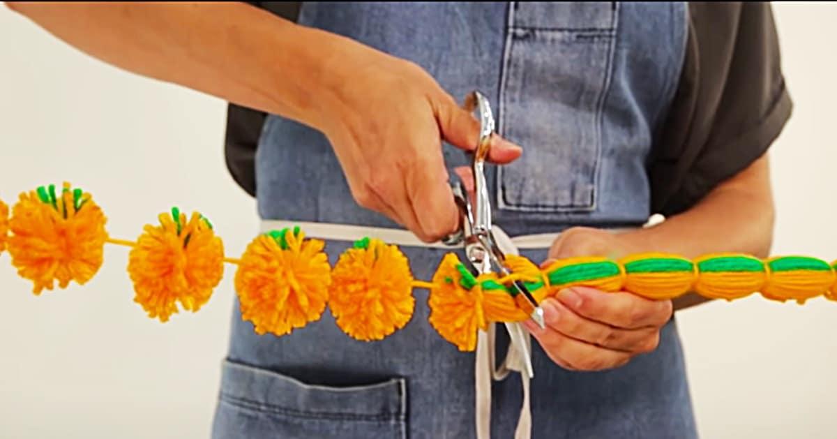 How To Make Pom-Pom Pumpkin Garland