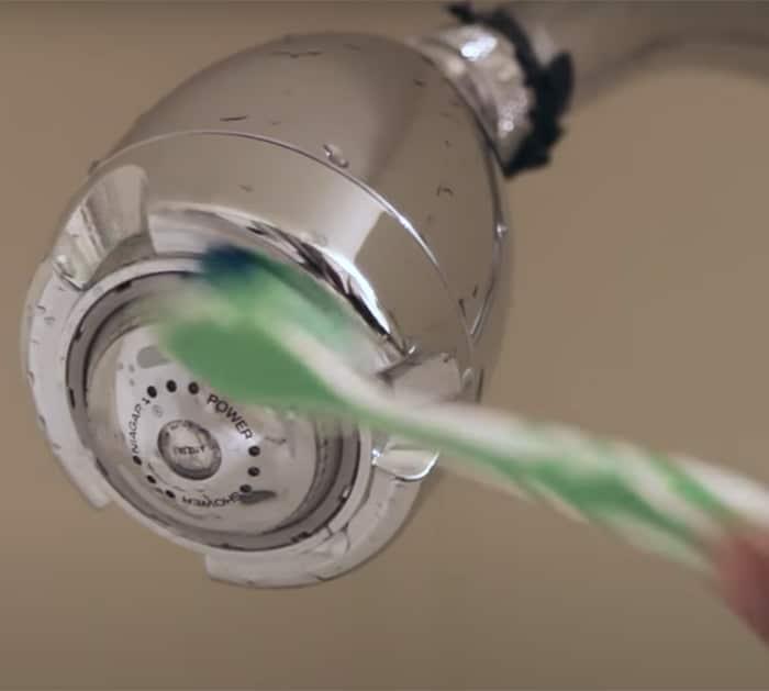 steps to clean shower head with vinegar