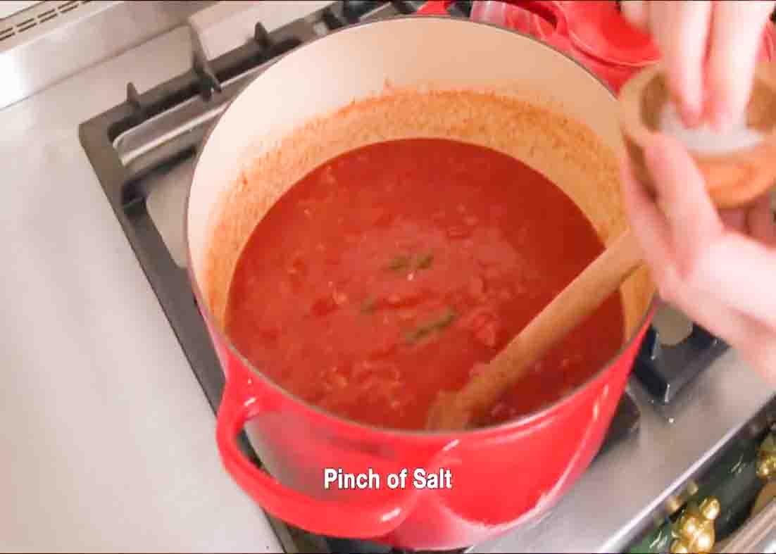 Simmering the tomato soup