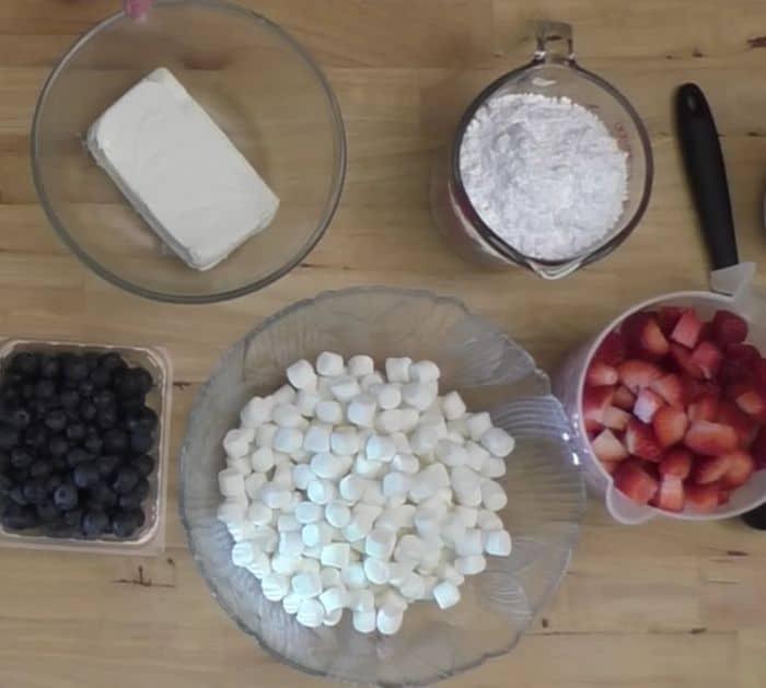 Easy to Make No-Bake Cheesecake Salad Dessert