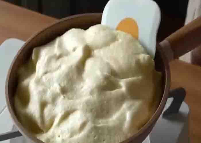 Cooking the egg souffle omelet