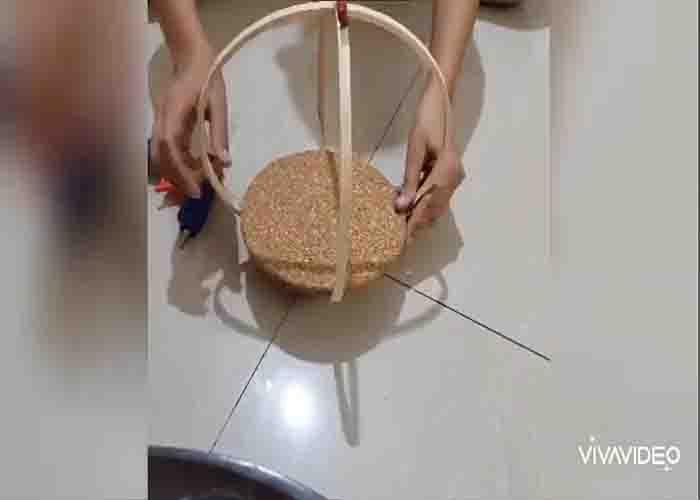 Attaching the coaster to the hanging shelf using embroidery hoop