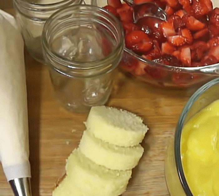 Easy Strawberry Shortcake Trifle Instructions