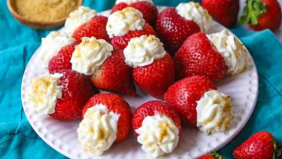 Easy Cheesecake-Filled Strawberries