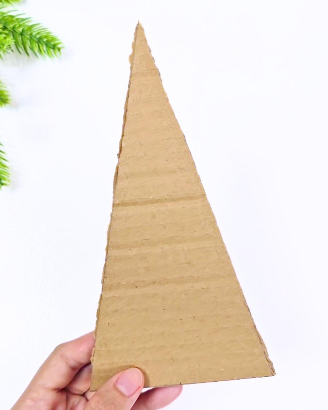 Easy DIY Yarn Christmas Tree Using Cardboard