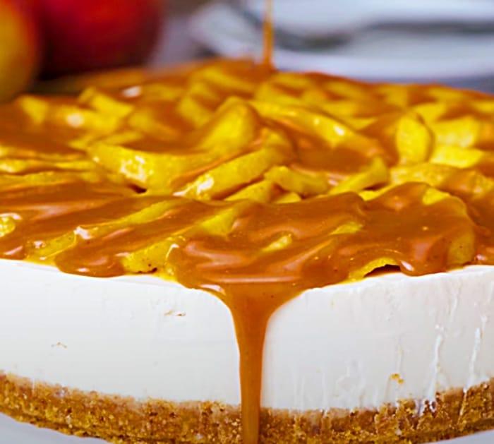 How To Make A Caramel Apple Cheesecake - Easy Cheesecake Recipe - No Bake Cheesecake Recipe