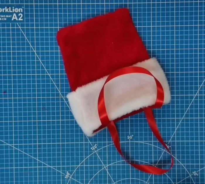 How to Make a Gift Bag Using a Christmas Stocking (2)