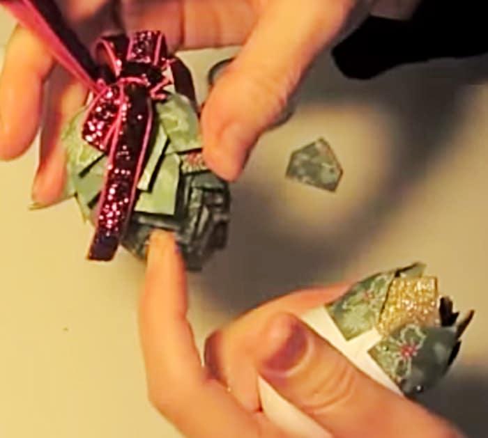 Try this simple easy cheap Pinecone Ornament DIY