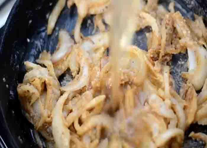 Making the onion gravy for hamburger steak recipe