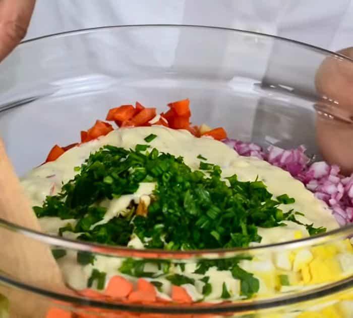 How to Make Creamy Macaroni Salad