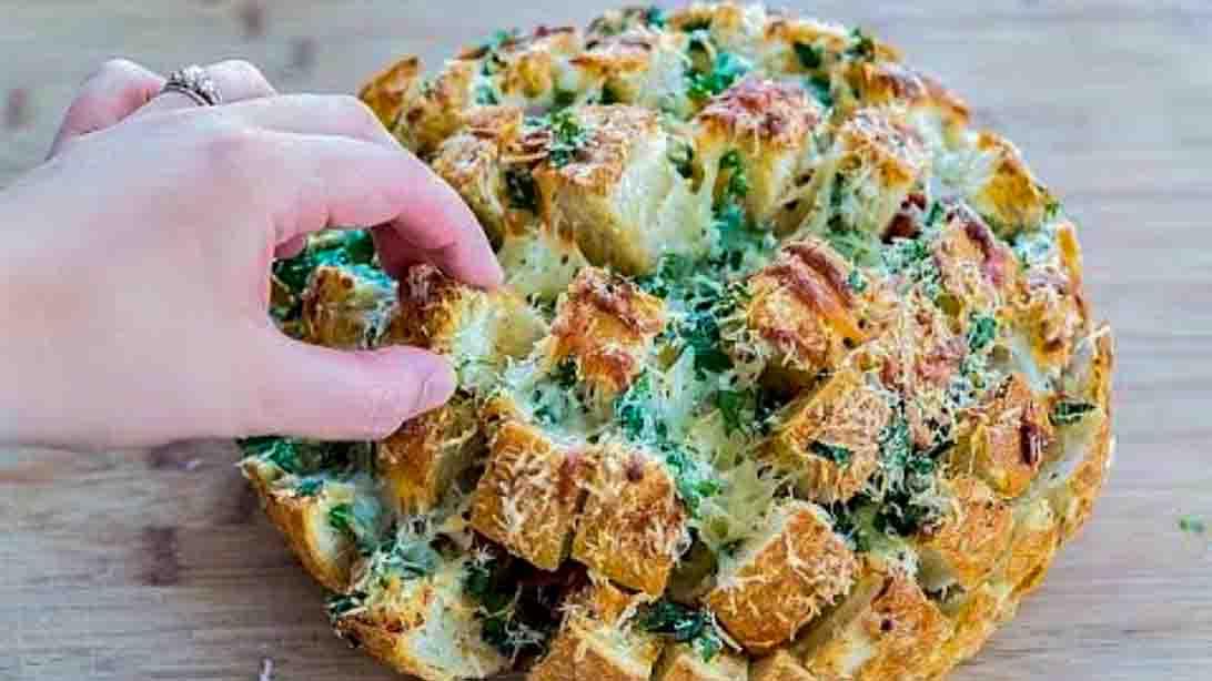 Pepperoni Pizza Party Bread Recipe