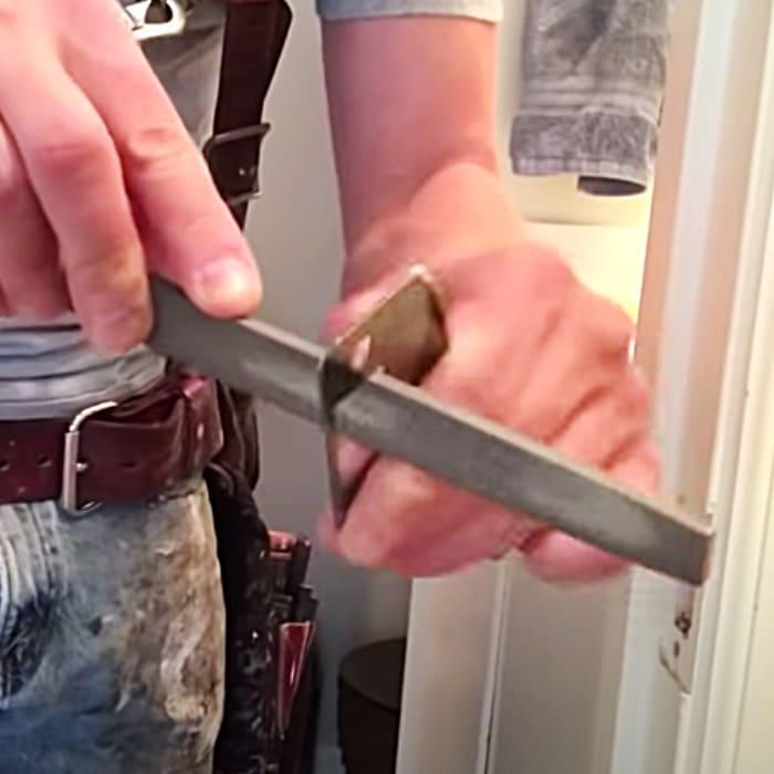 Easy Door Latch Hack - DIY Home Hacks - Easy Door Fix