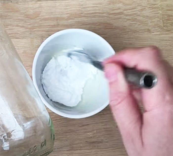 Hack for Removing Labels From Jars - How To Remove Labels From Jars - Easy Life Hack