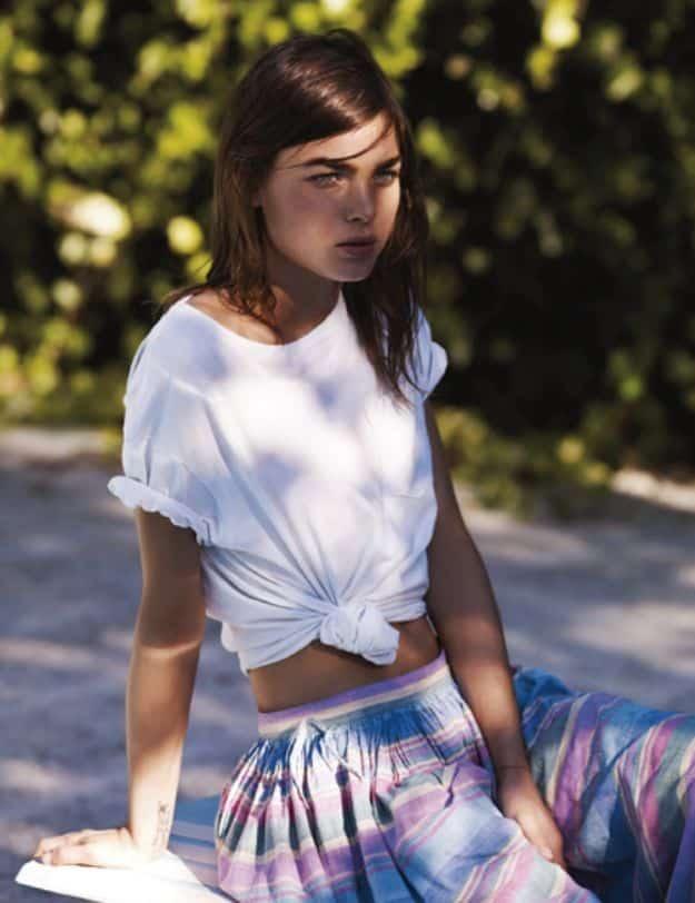 Tie The Knot T-Shirt Trend, a clothes hack worth trying this season and an idea worth saving for later