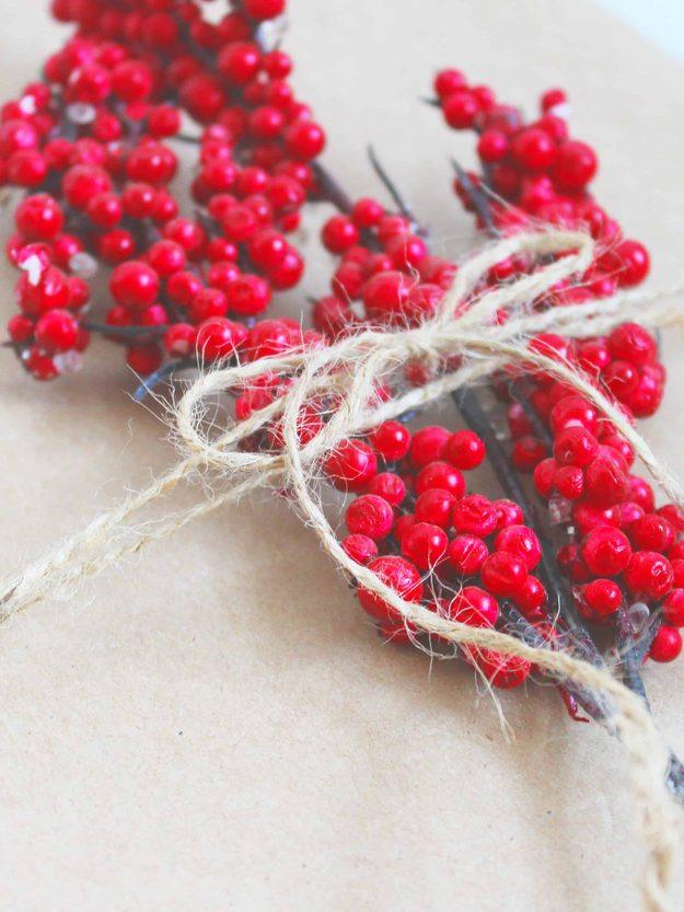 Cool Gift Wrapping Ideas - Natural Gift Wrap with Berry Sprigs - Creative Ways To Wrap Presents on A Budget - Best Christmas Gift Wrap Ideas - How To Make Gift Bags, Reuse Wrapping