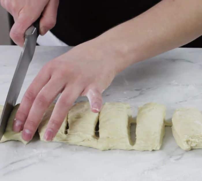 Easy To Make Garlic Butter Bread Knots