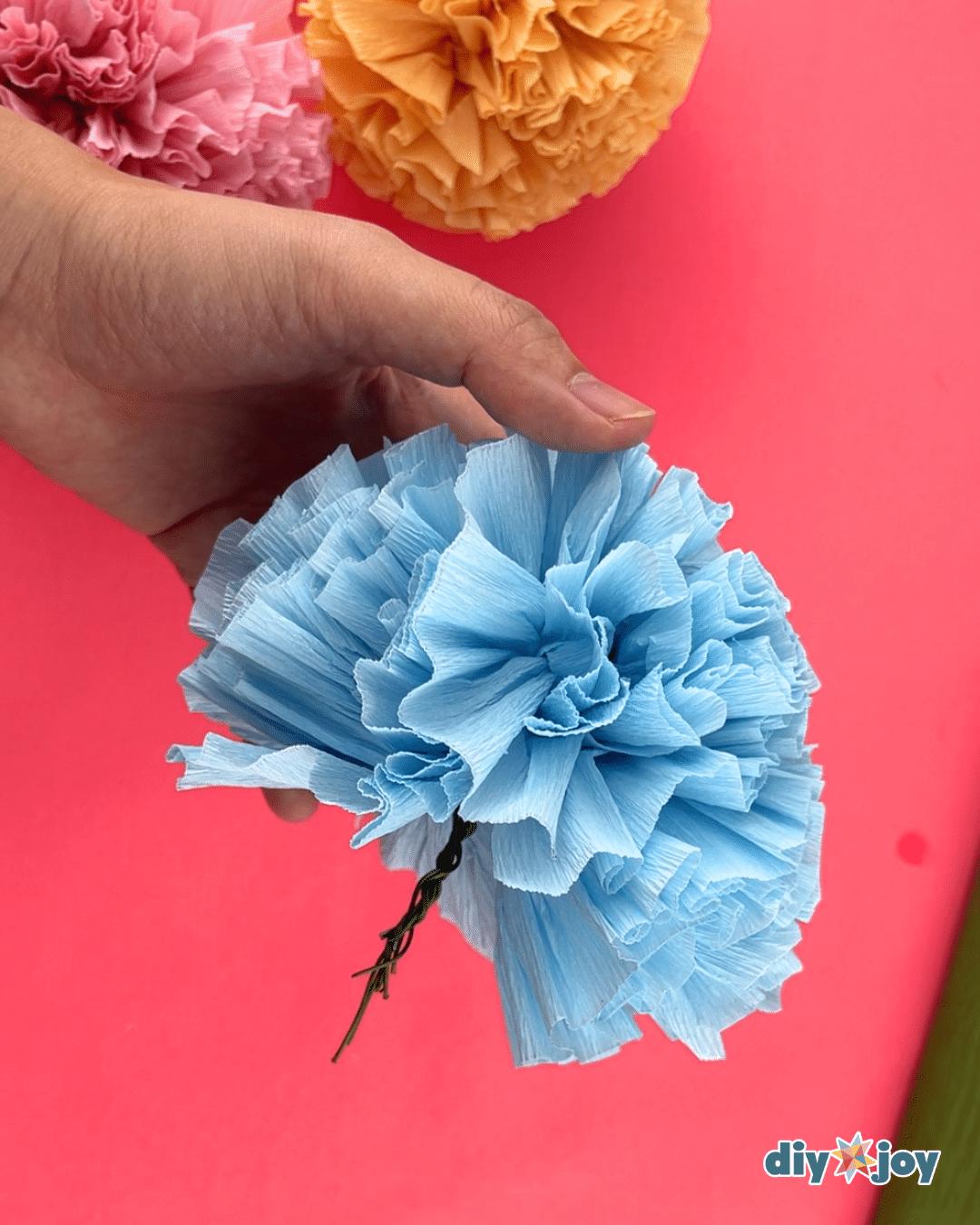 Round Crepe Paper Flowers — how to make flowers out of paper