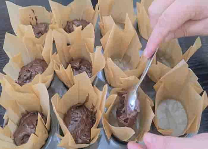 Baking the chocolate muffins