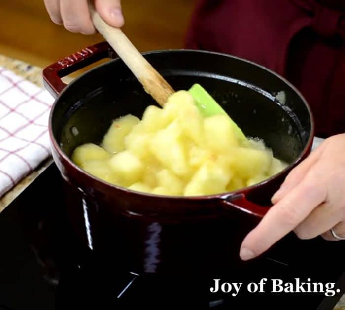 Easy to Make Homemade Applesauce